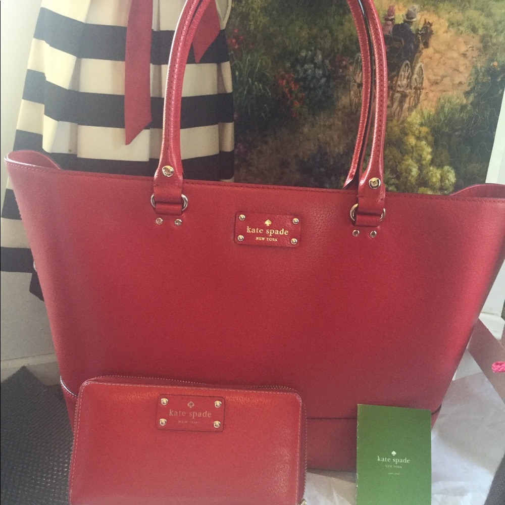 Wellesley Large Harmony Tote & Matching Wallet.